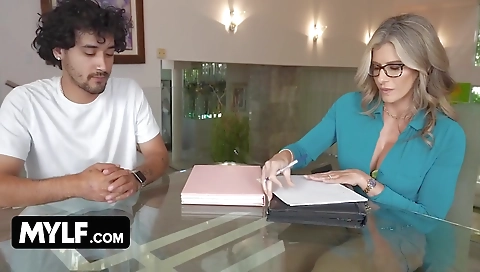 Shemal fisting and fucking with a blonde