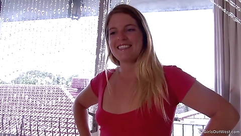 Hot slutty helpls up her pussy