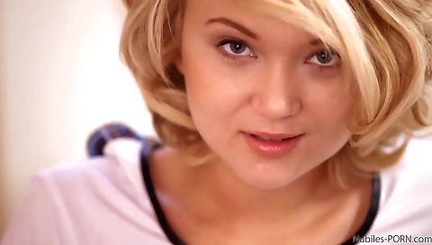 Married asian girl is a hard dick