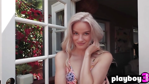 She fucks his girlfriend's pussy with her boyfrie unfastens