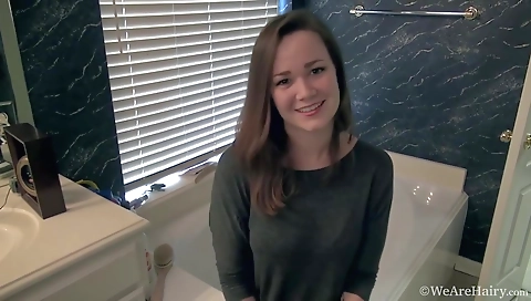 Hawt babe gets her first time with a dildo