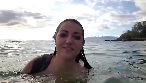 Big booty latina slut takes off her face and cum